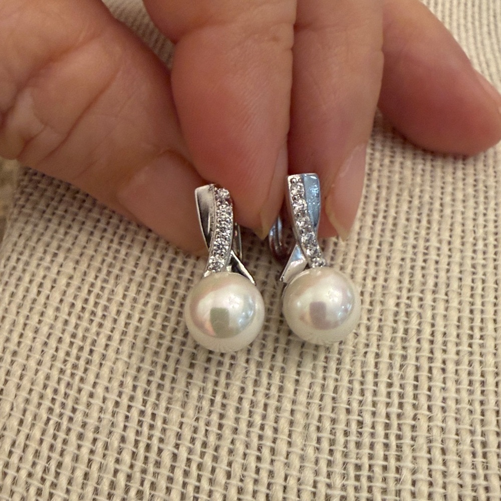 Elegant Silver tone  and Pearl Earrings